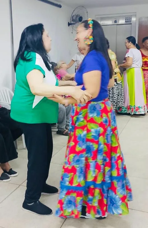 Apresentação de dança Grupo 60+ do Projeto Felicidade da Cia dos Sonhos - CDI Santa Dulce - Maio 2026 — foto 7