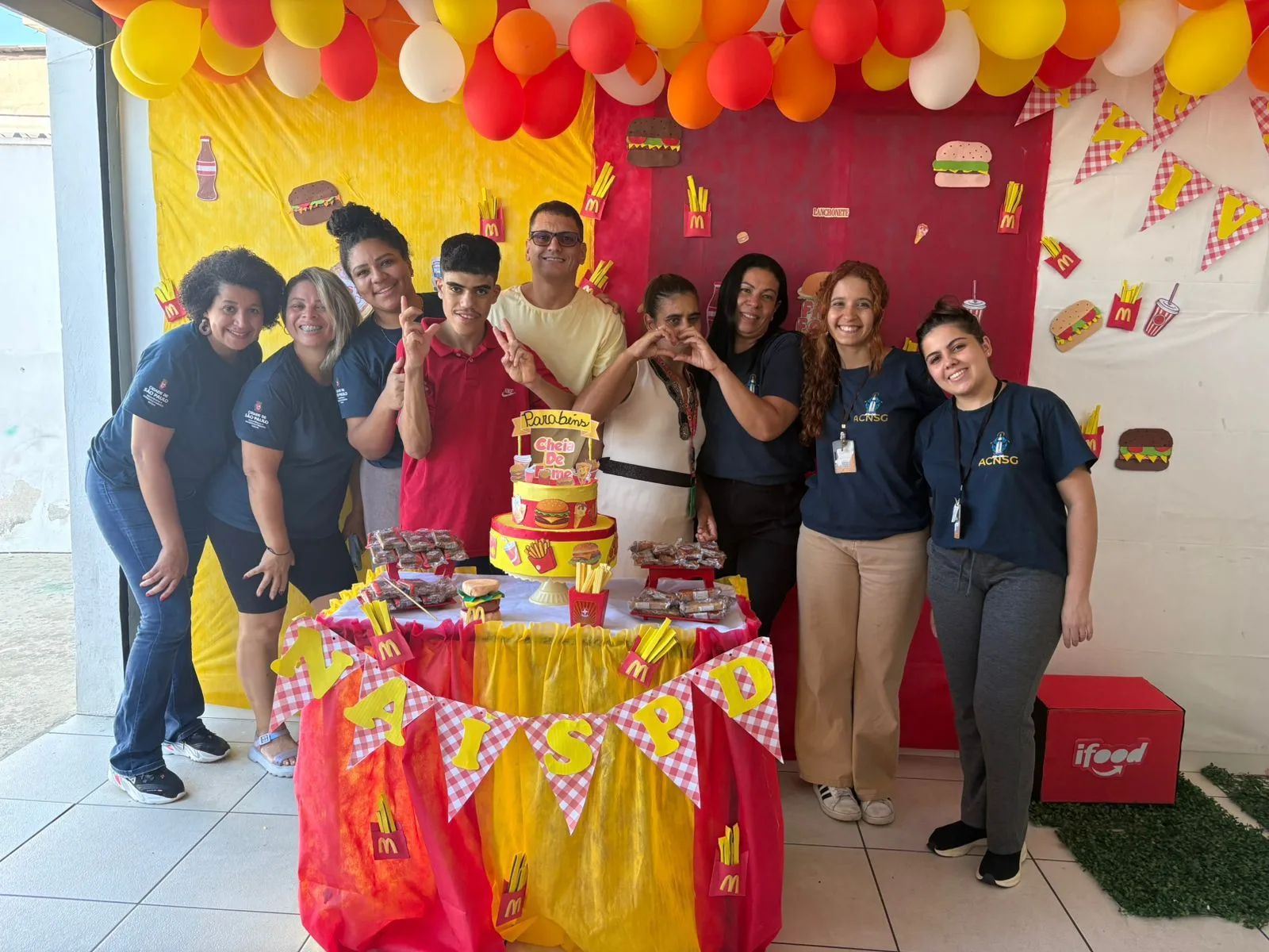 Aniversariantes do mês - Tema FastFood - NAISPD Santa Clara - Março 2026